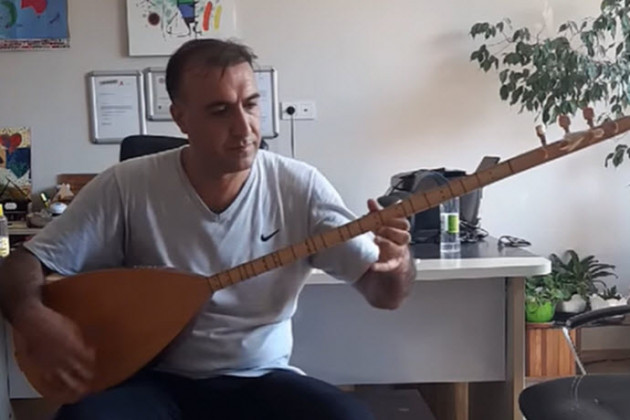 Bağlamayla Dünya Turu: Serdal Mansuroğlu ile Evrensel Bir Müzik Yolculuğu
