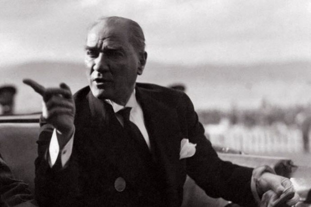 Mustafa Kemal Atatürk Kimdir? Türkiye Cumhuriyeti'nin Kurucusu, Hayatı, Liderliği ve Mirası