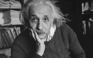 Albert Einstein: Zamanın ve Düşüncenin Sınırlarını Aşan Adam