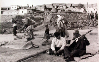 Aşık Veysel Uzun İnce Bir Yoldayım