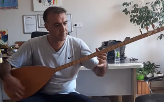 Bağlamayla Dünya Turu: Serdal Mansuroğlu ile Evrensel Bir Müzik Yolculuğu