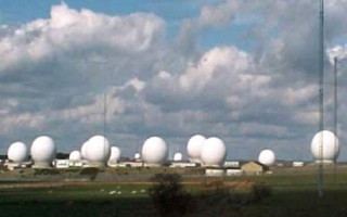 Beyaz balonlar: Büyük biraderin dev kulakları