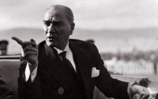Mustafa Kemal Atatürk Kimdir? Türkiye Cumhuriyeti'nin Kurucusu, Hayatı, Liderliği ve Mirası