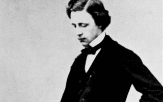 Alice Harikalar Diyarında / Tavşan bir pusula gönderiyor