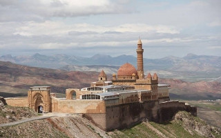 Zenginliğe muhtaç, fakirliğe mecbur kent!