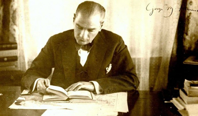 ataturk-kitap-okuma-sevgisi-8115.jpeg