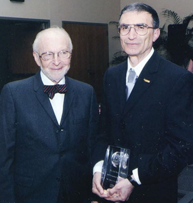 aziz-sancar-ve-doktora-hocasi-3245.jpg