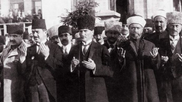 mustafa-kemal-ataturk-5-meclis-acilisi-1904.jpg