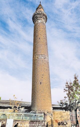 sivas-ulu-cami-minaresi-7229.jpg